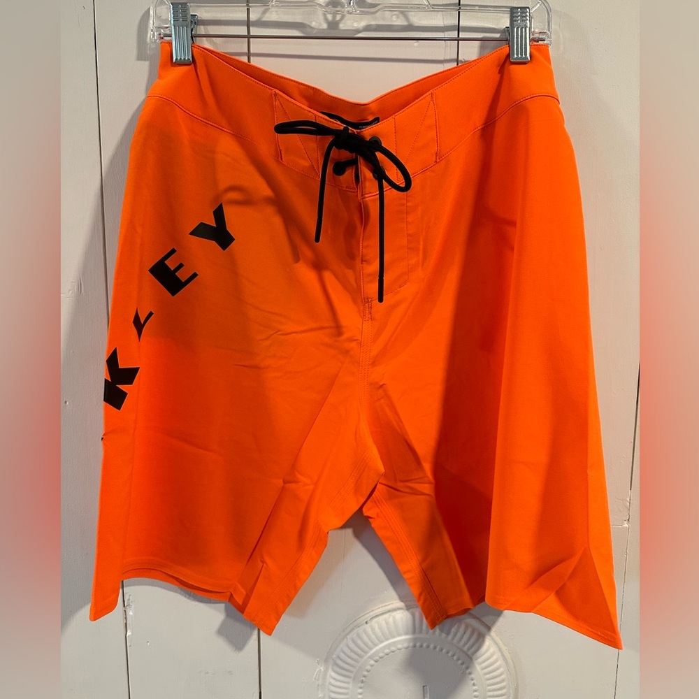 Price drop 🚨🚨 NWT Oakley Logo Board Shorts, Size 30